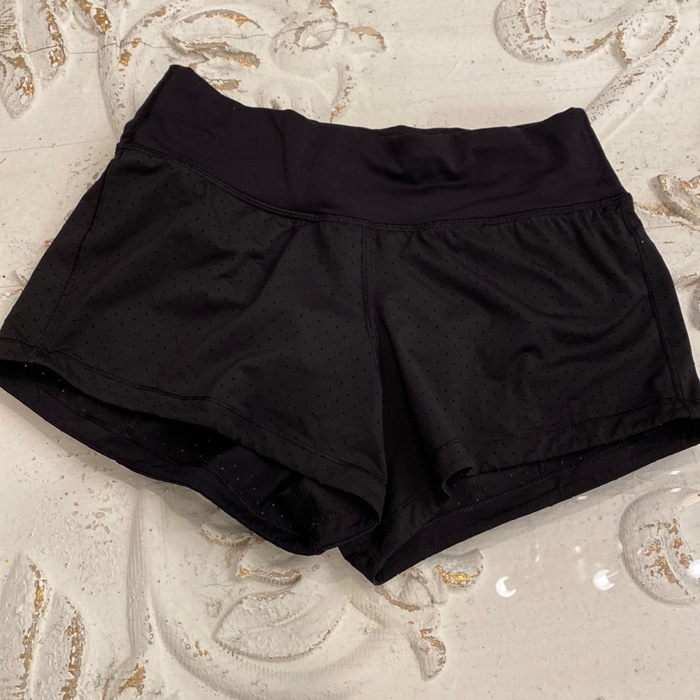 Lululemon Speed Up Shorts- Size 2 EEUC